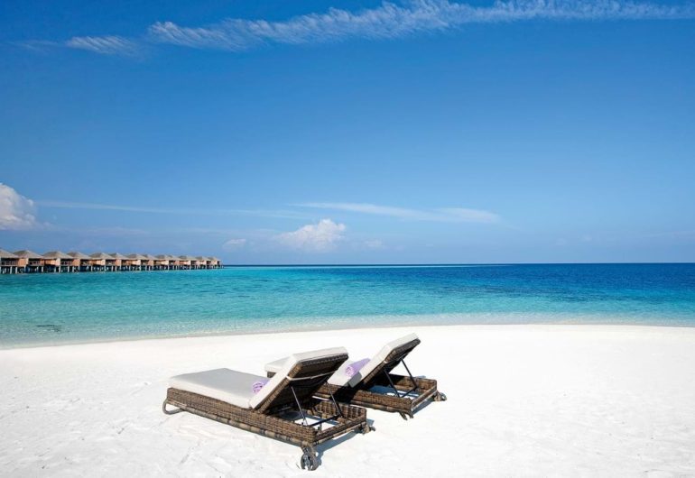 moofushi-maldives-beach-view-6