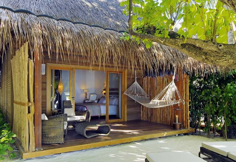 moofushi-maldives-beach-villa-furnished-terrace-1