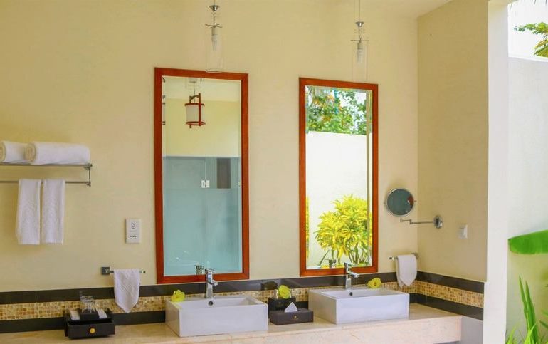 villa-bathroom.jpg.1024x0
