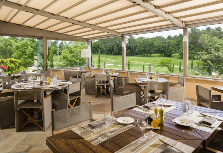 Terre Blanche - Club House - Les Caroubiers 3