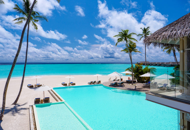 Baglioni_Resort-_Maldives_Main_Pool_Gusto