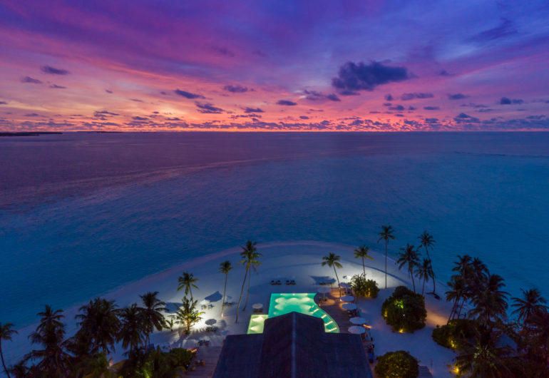 Baglioni_Resort_Maldives_Gusto+Pool_Aereal
