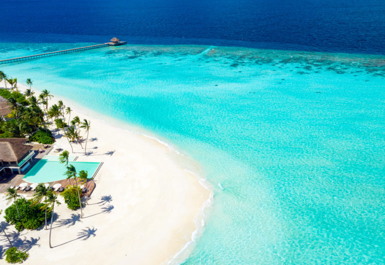 Baglioni_Resort_Maldives_Main_Pool_Aereal_03