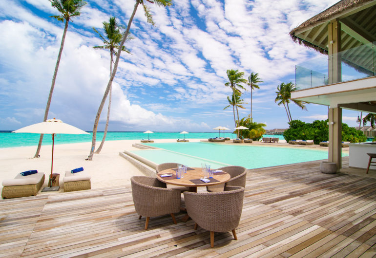Baglioni_Resort_Maldives_Pool_Bar