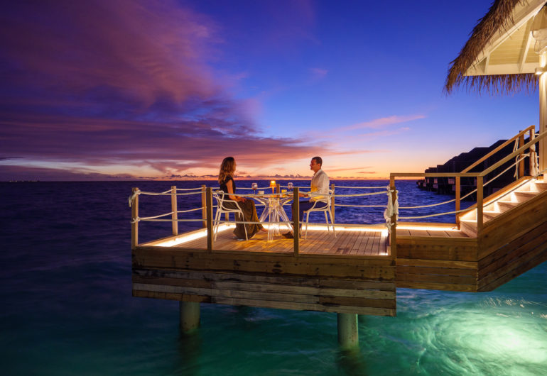 Baglioni_Resort_Maldives_Umami_Exterior Dining_Sunset